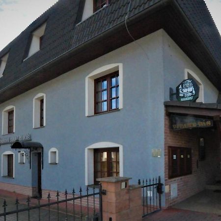 Restauracia Penzion Na Mlyne Stará Turá Exteriör bild