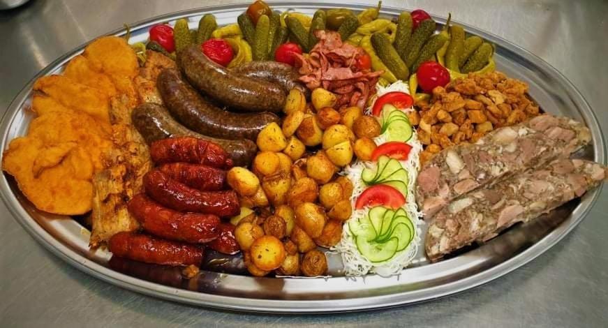 Restauracia Penzion Na Mlyne Stará Turá Exteriör bild